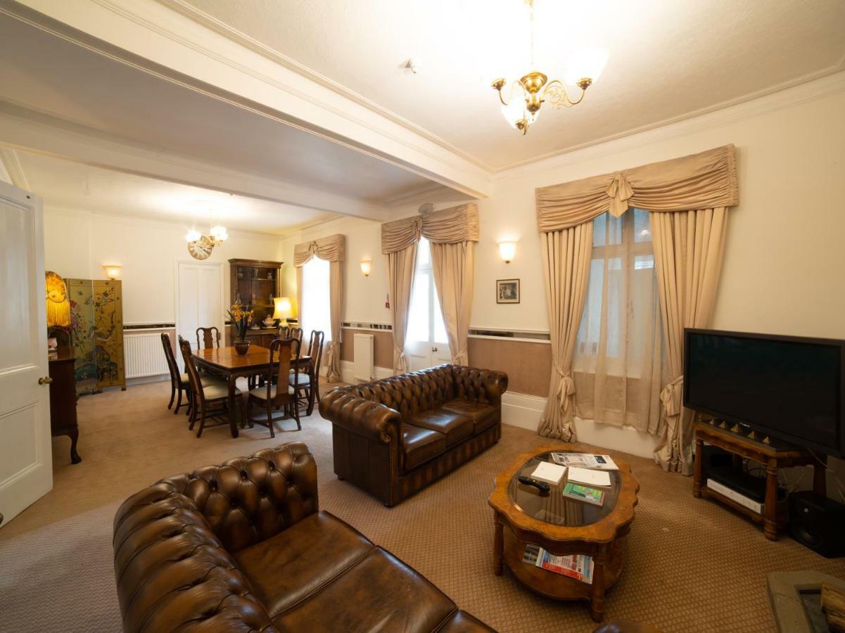 Fines Bayliwick Hotel Bracknell Exteriér fotografie